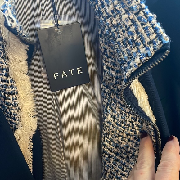 Fate blazer size large - Picture 3 of 7